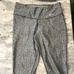 Nike 3/4 length Athletic leggings